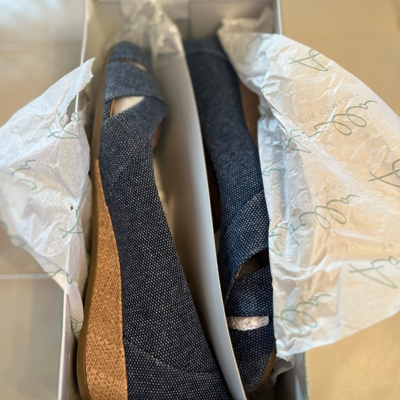 Abella True Comfort - Size 9.5M- Denim - Flat / Wedge - Picture 5 of 6